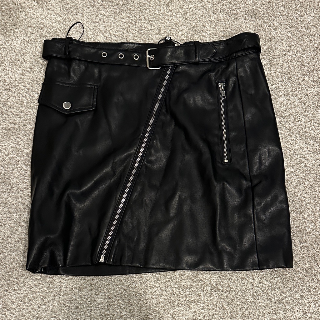 Nwt- Molly Bracken Black Faux Leather Skirt With Zipper Accents